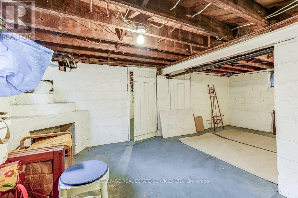 2 LARKIN AVENUE - 41