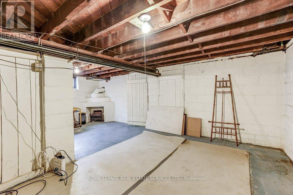 2 LARKIN AVENUE - 42