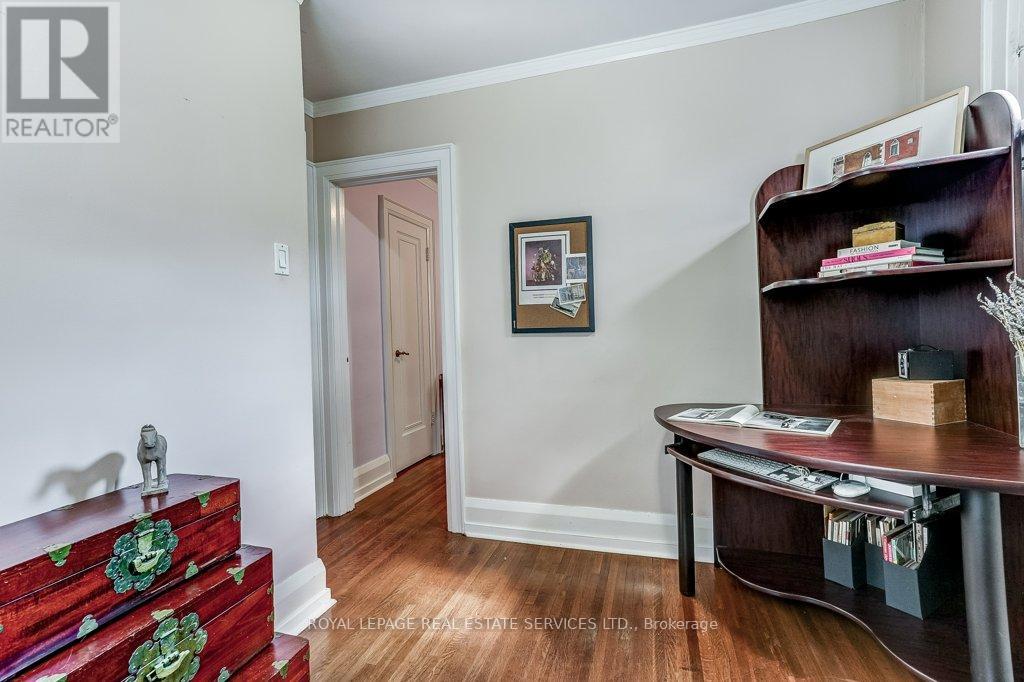 2 LARKIN AVENUE - 24
