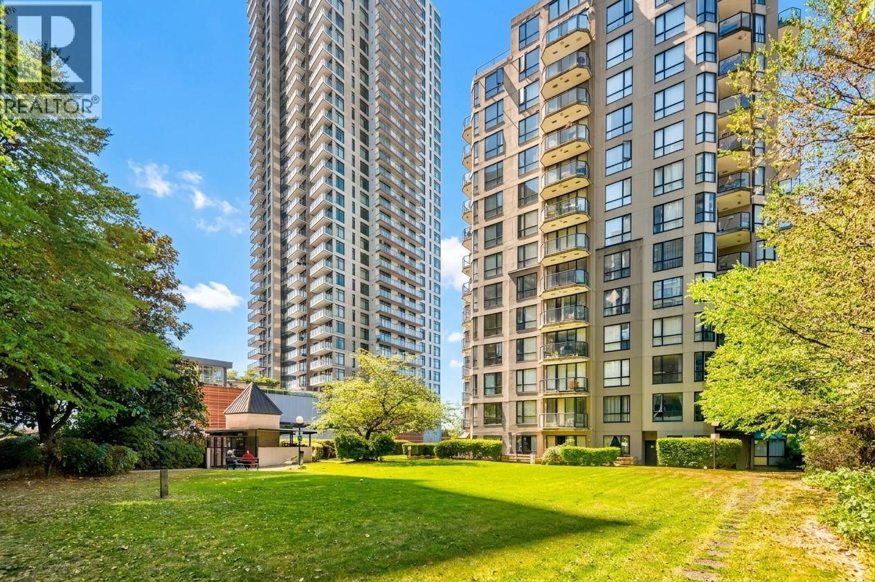1406 55 TENTH STREET, New Westminster