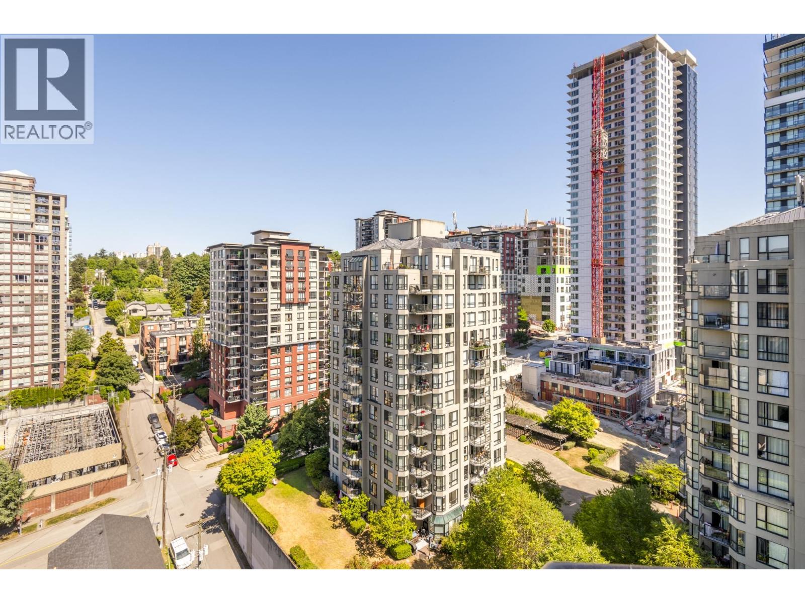 1406 55 TENTH STREET, New Westminster