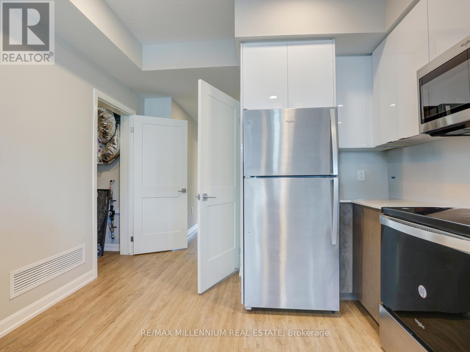 #423 708 WOOLWICH STREET - 14