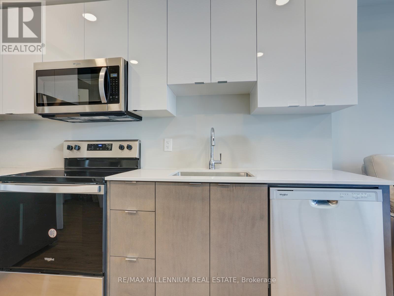 #423 708 WOOLWICH STREET - 18