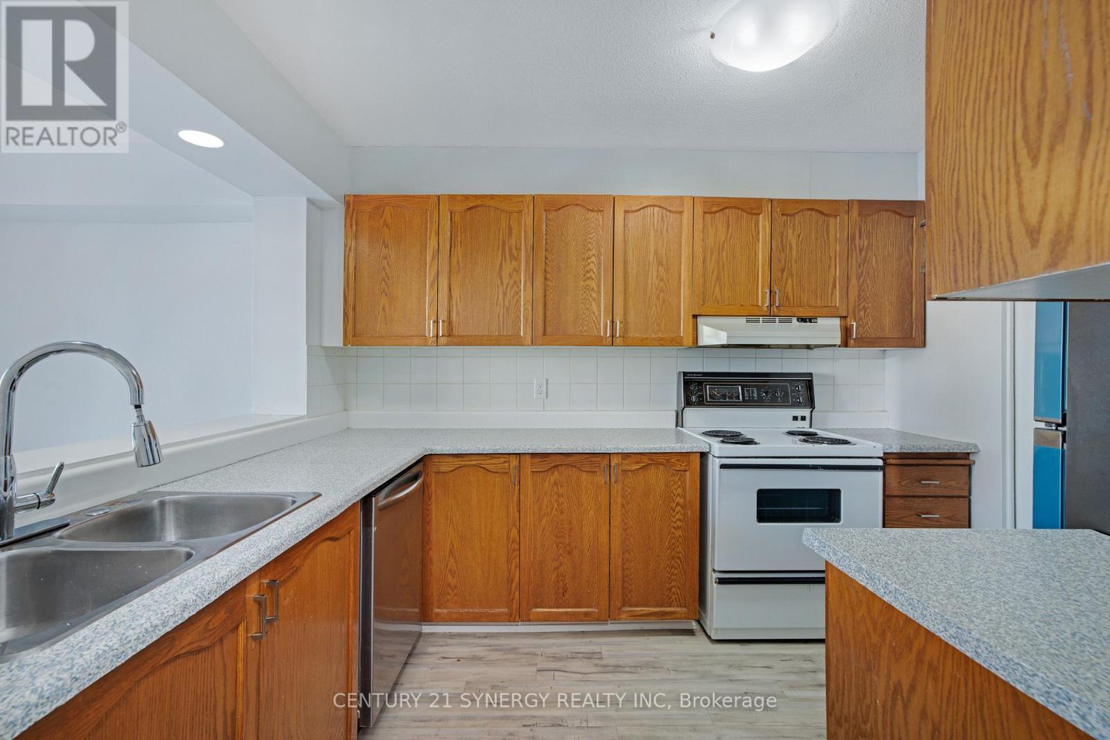 #403 1589 ST BERNARD STREET - 14