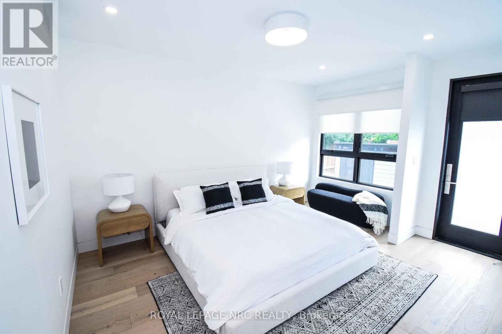 82 IVY CRESCENT - 23