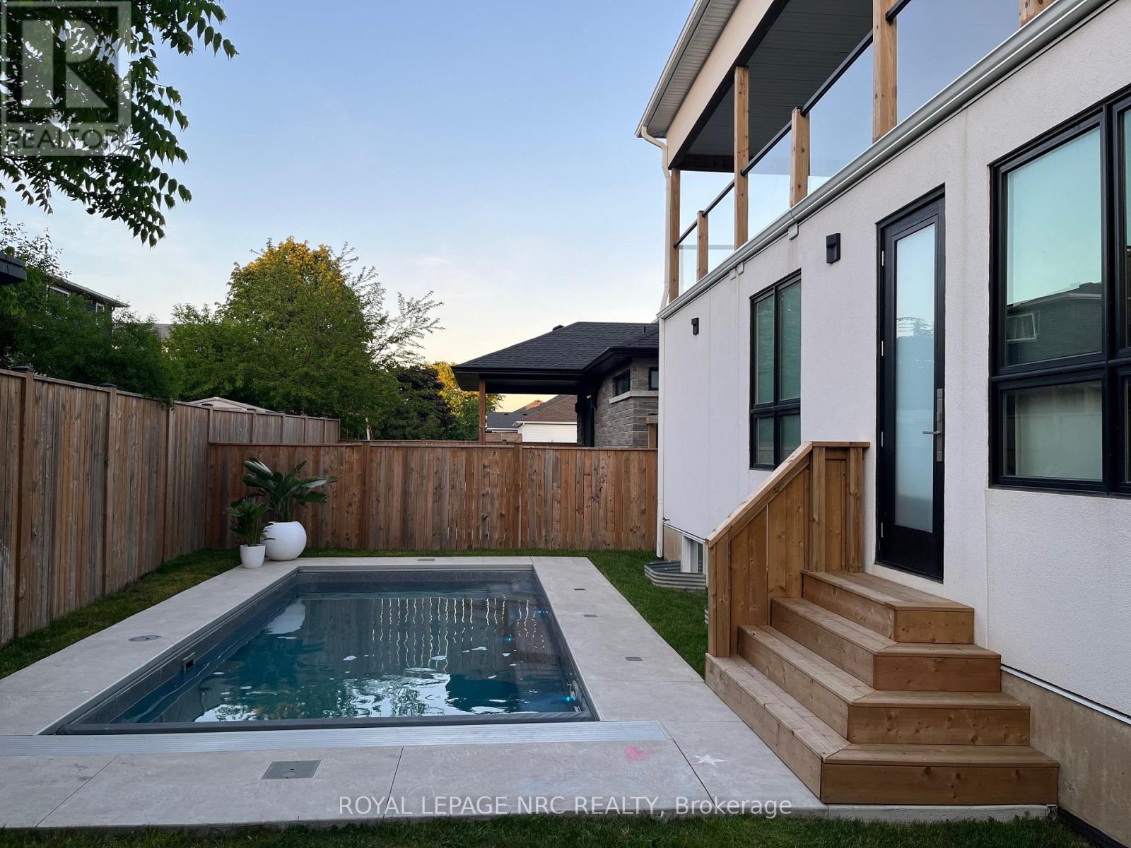 82 IVY CRESCENT - 6