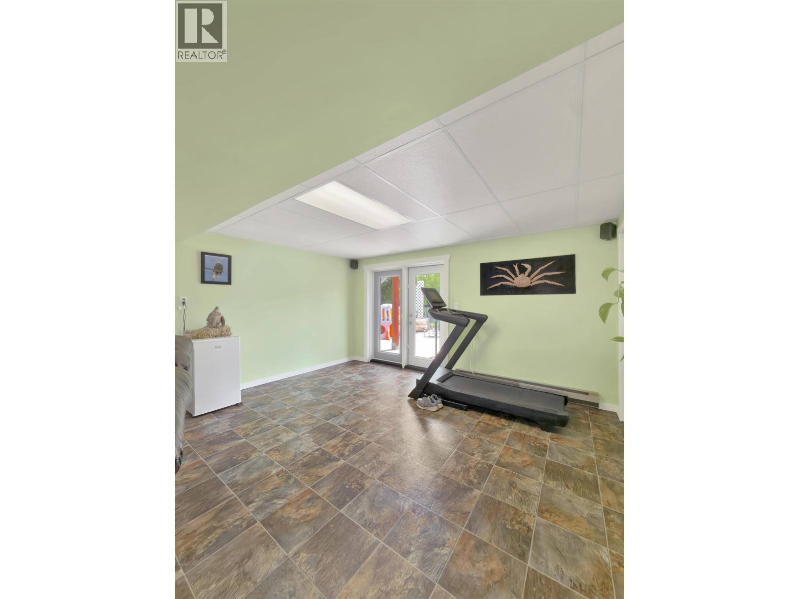 2055 COMMODORE CRESCENT - 25