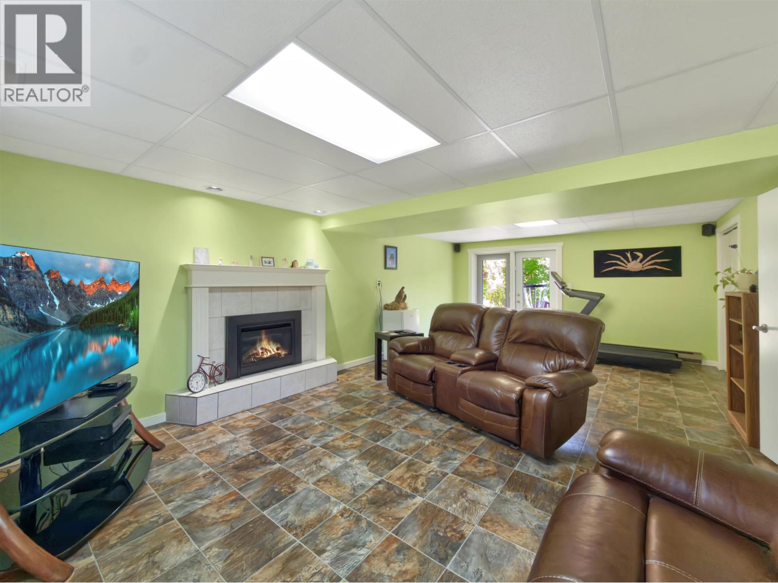 2055 COMMODORE CRESCENT - 24