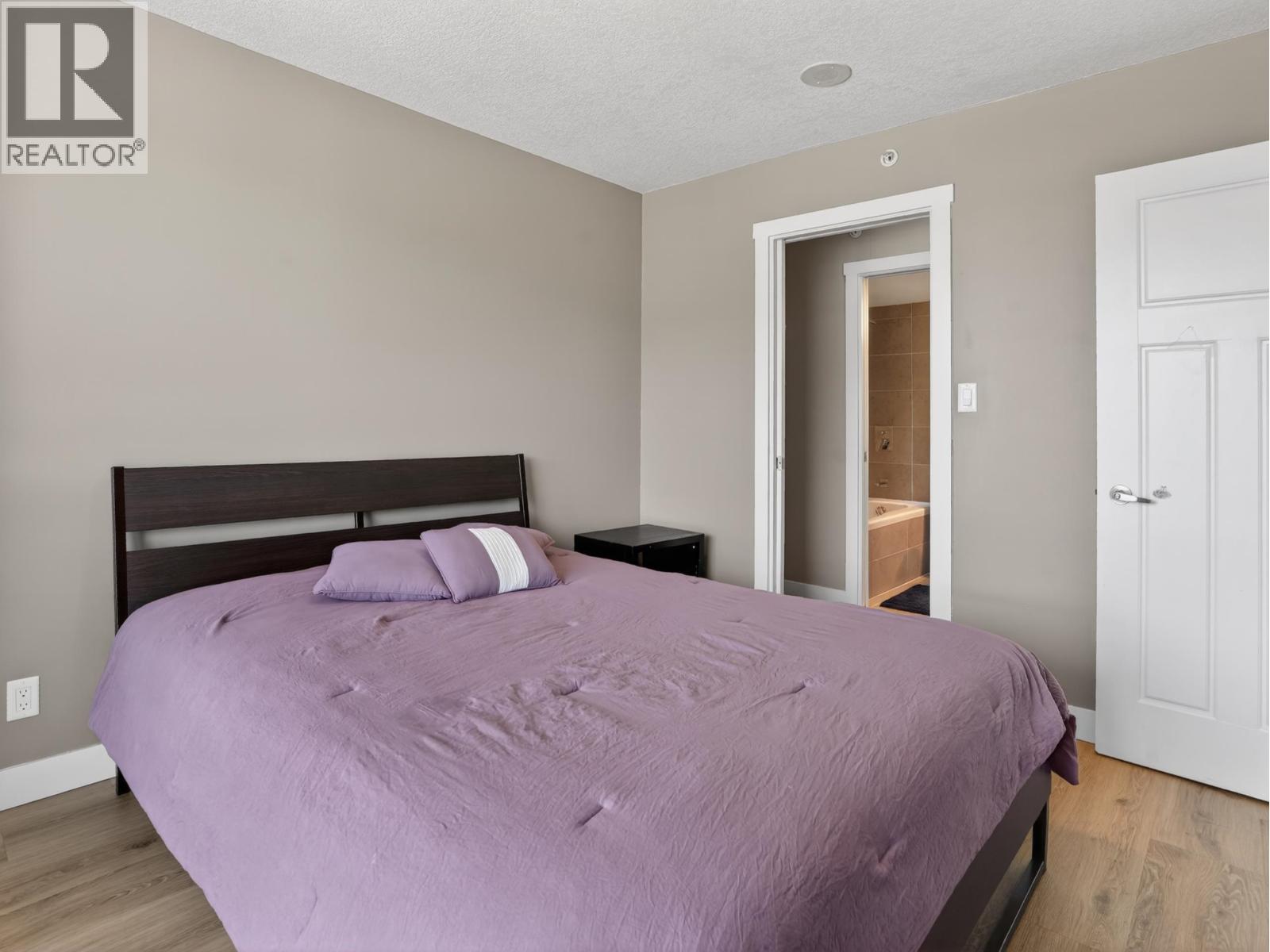 2102 2978 GLEN DRIVE — photo 3