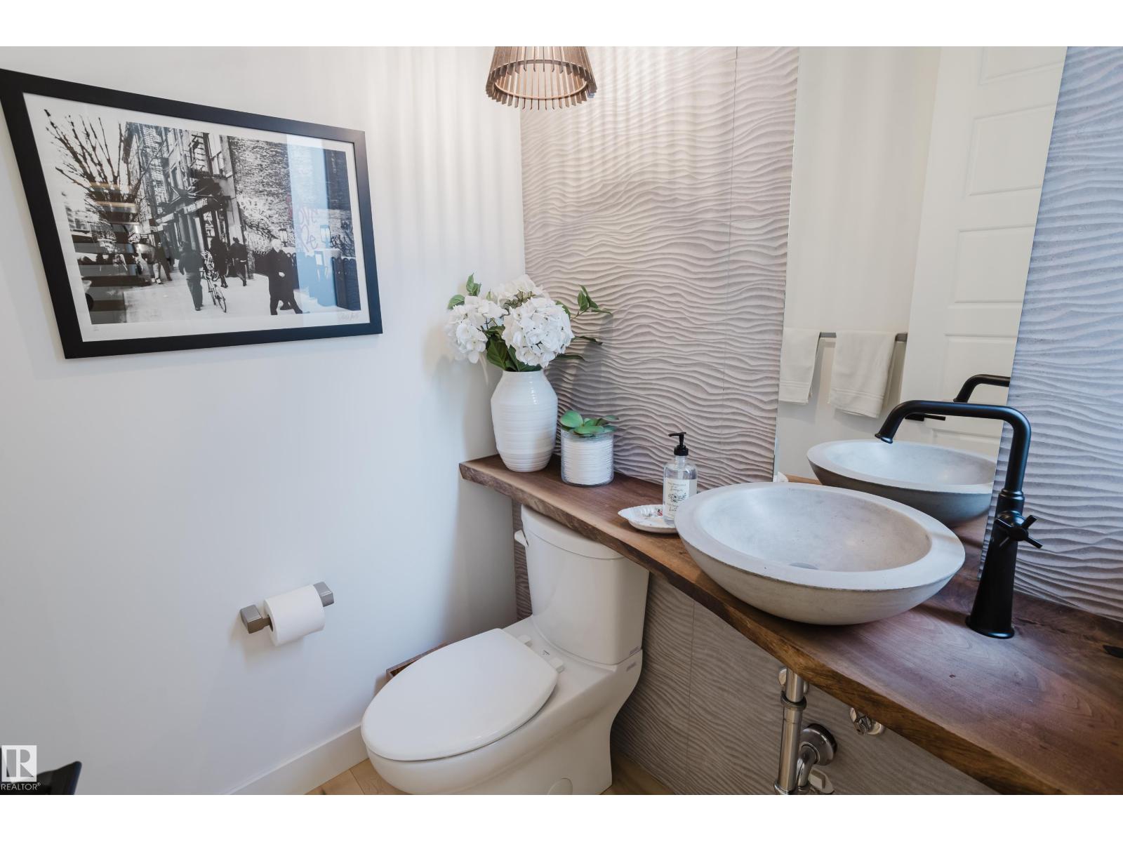 10833 140 ST NW - 10