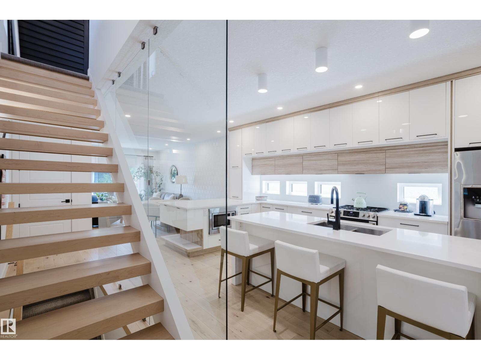 10833 140 ST NW - 11