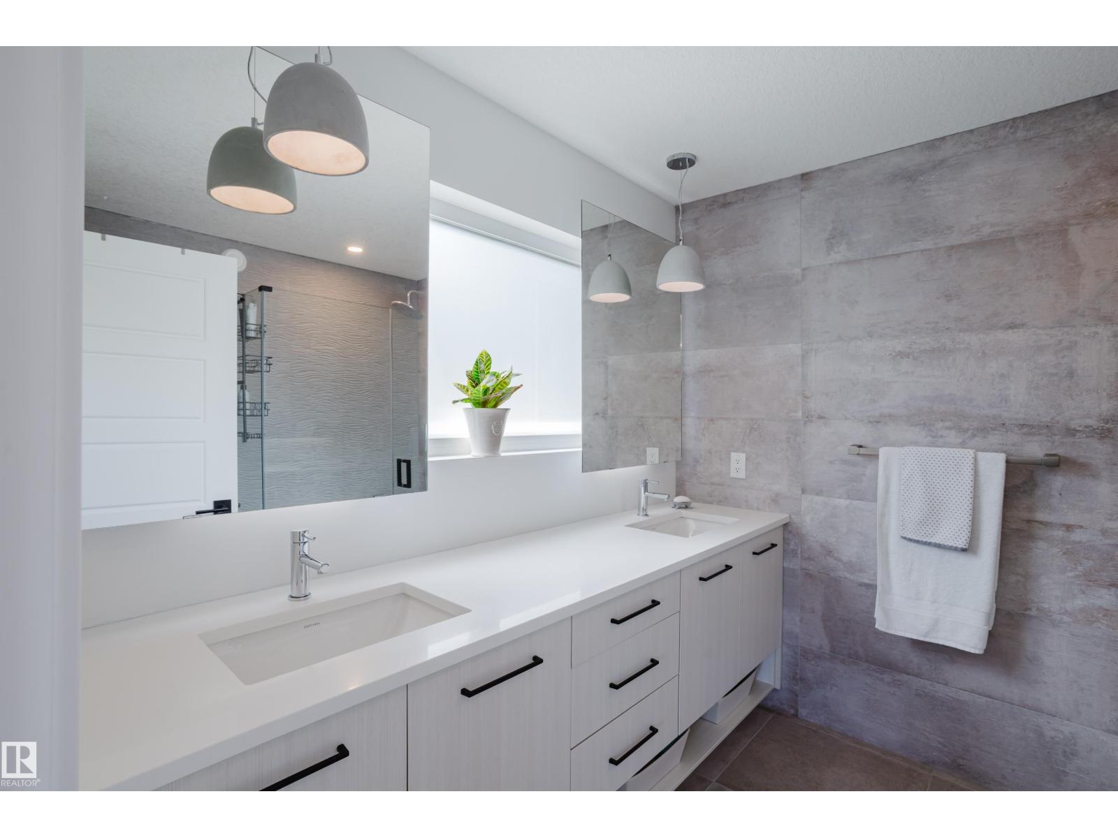 10833 140 ST NW - 14