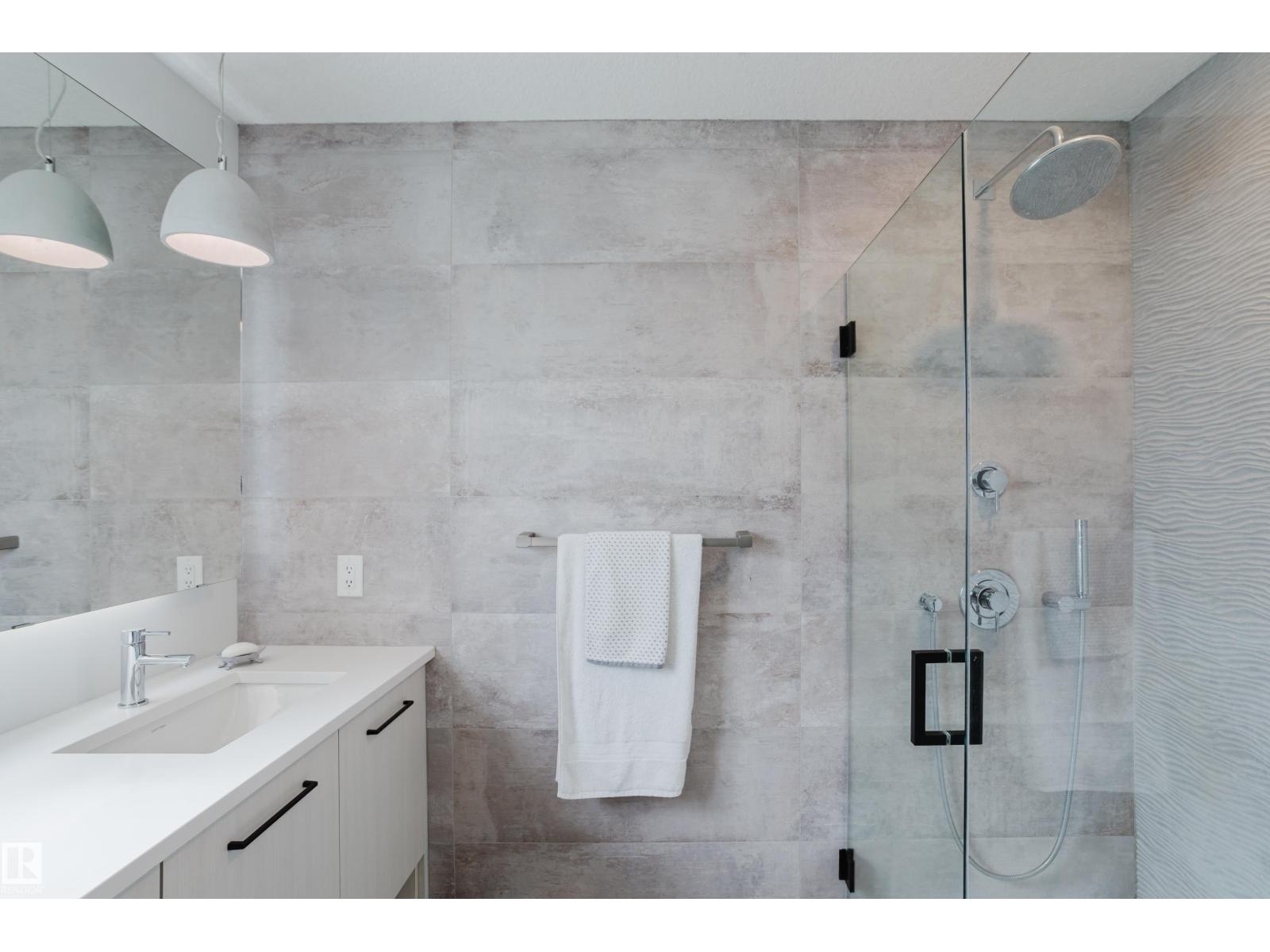 10833 140 ST NW - 15