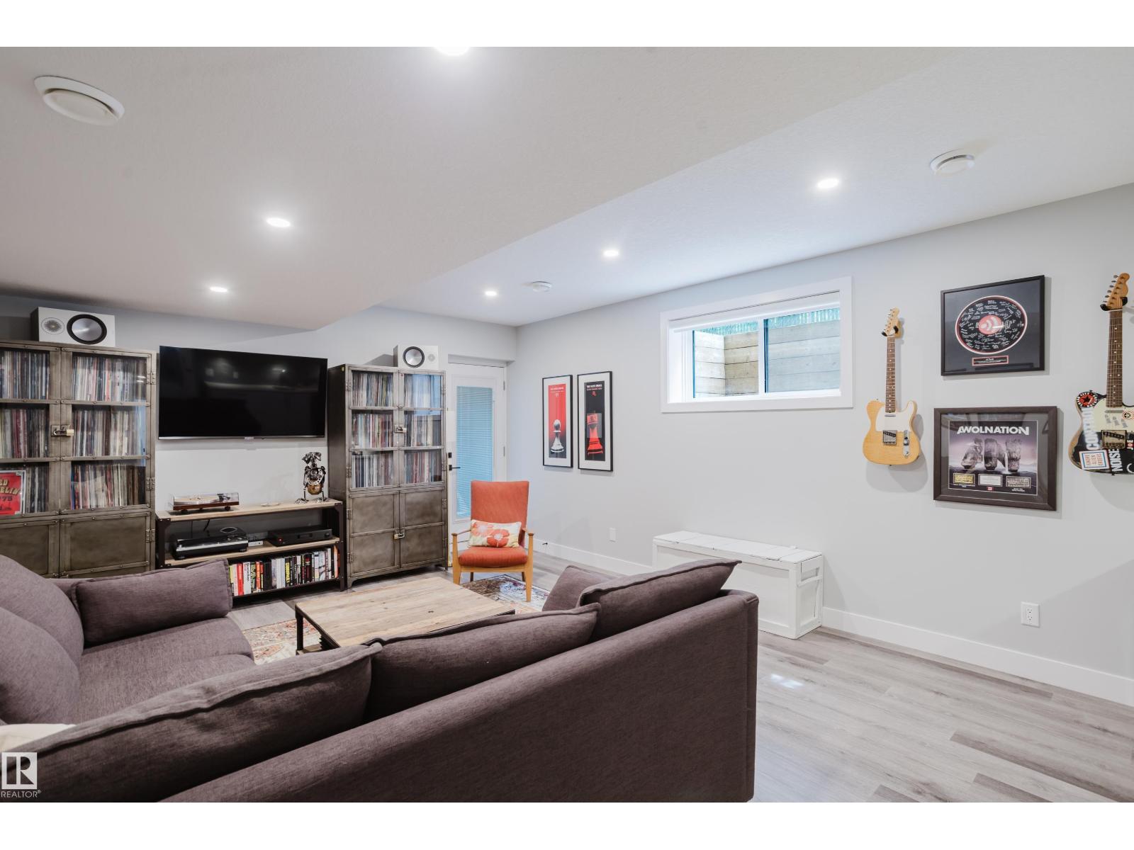 10833 140 ST NW - 21