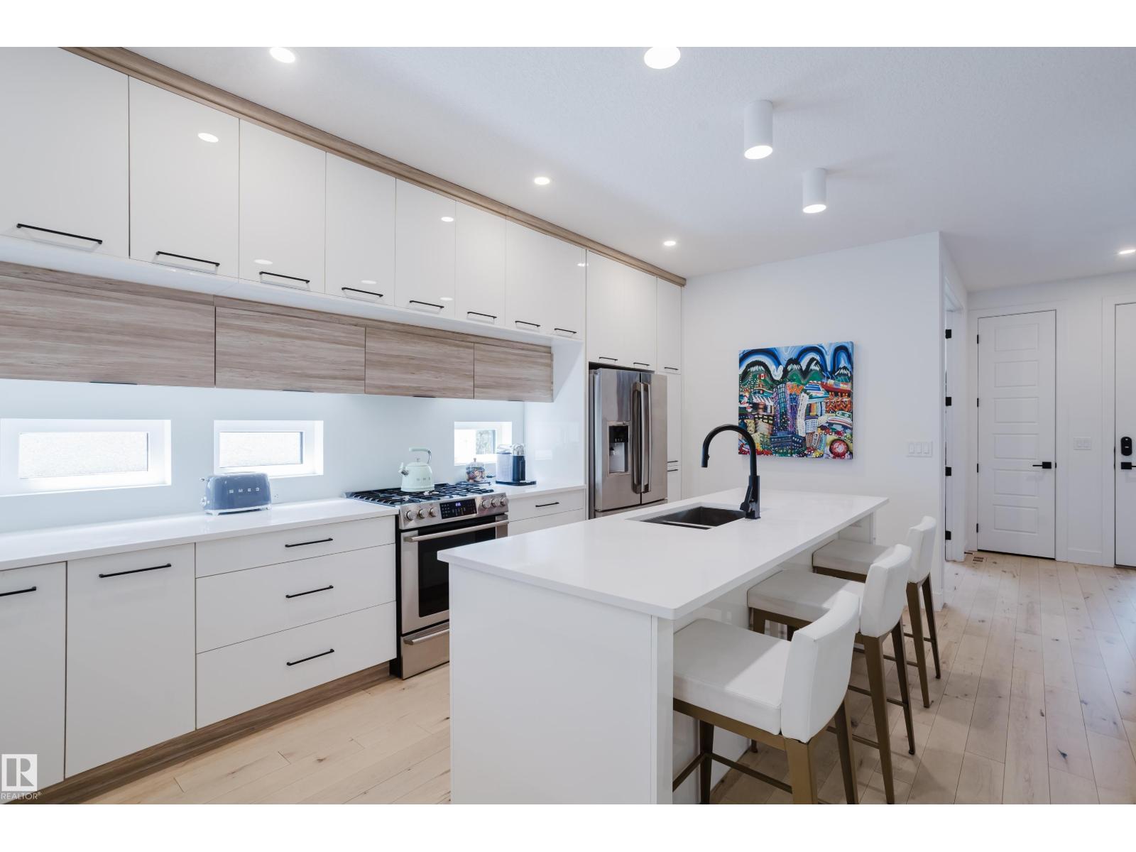 10833 140 ST NW - 4