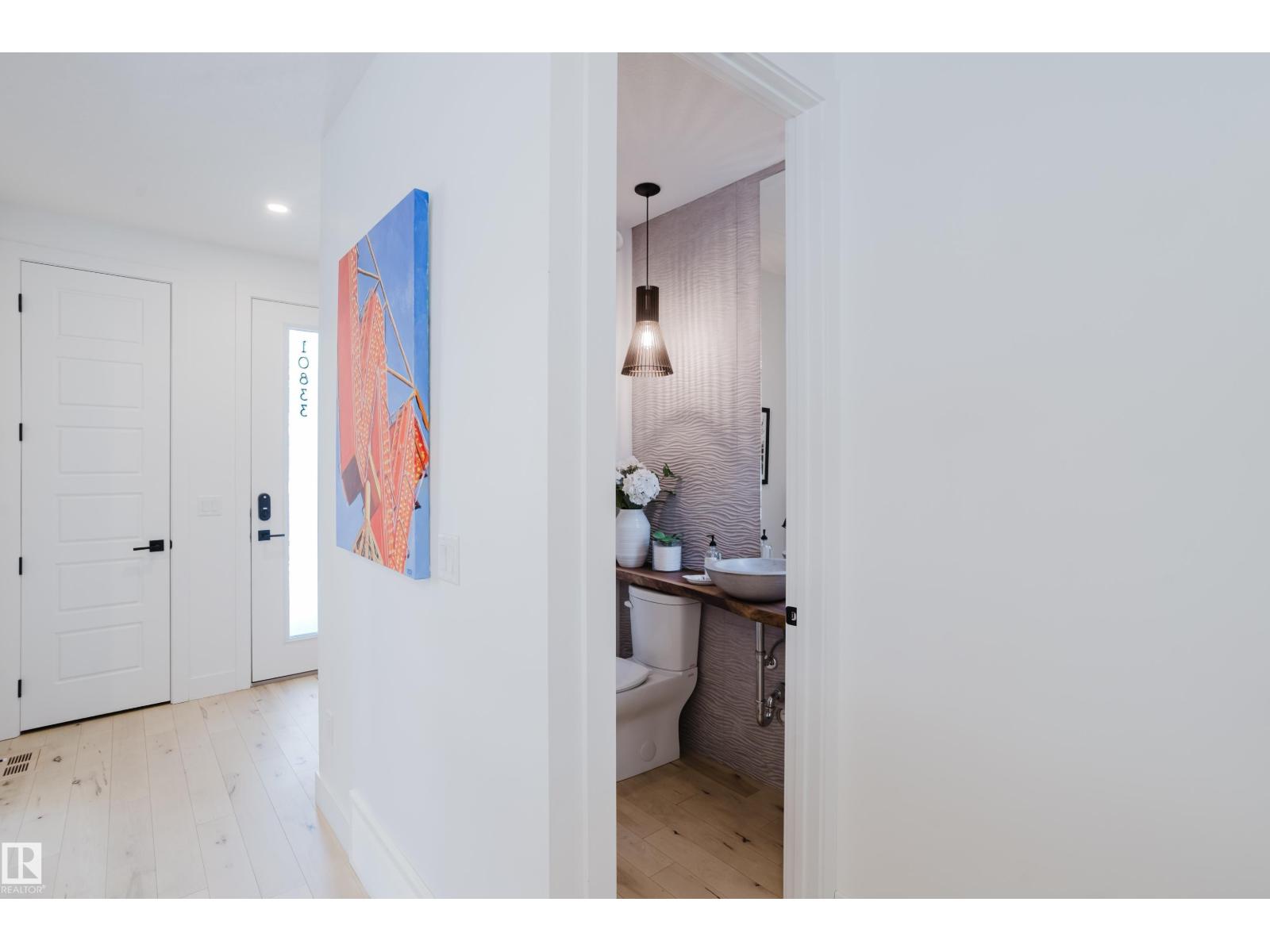 10833 140 ST NW - 9