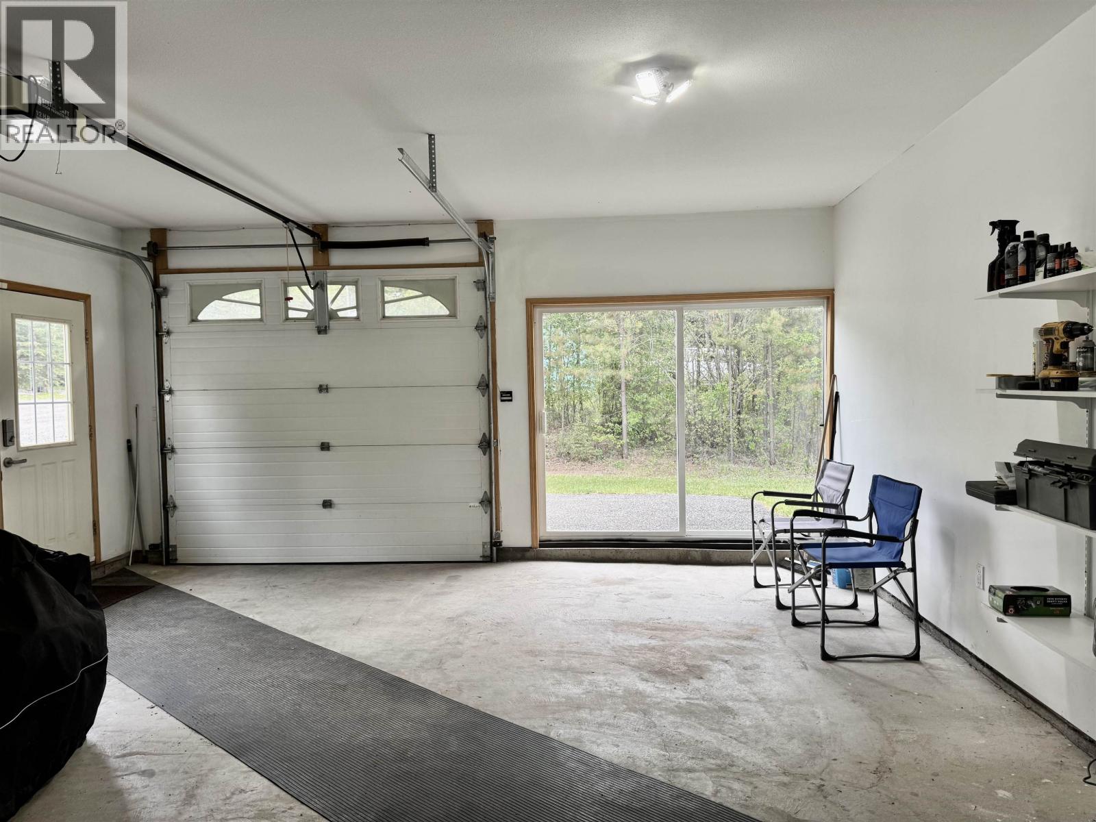 6436 ERICKSON ROAD, 100 Mile House