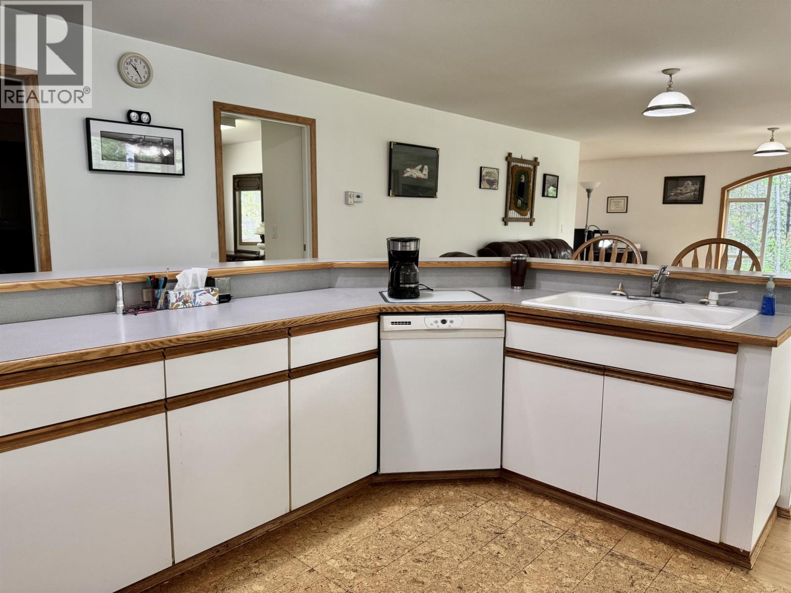 6436 ERICKSON ROAD - 9