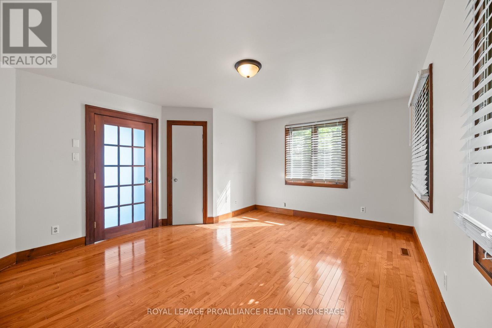 20 RIVERSIDE DRIVE - 16