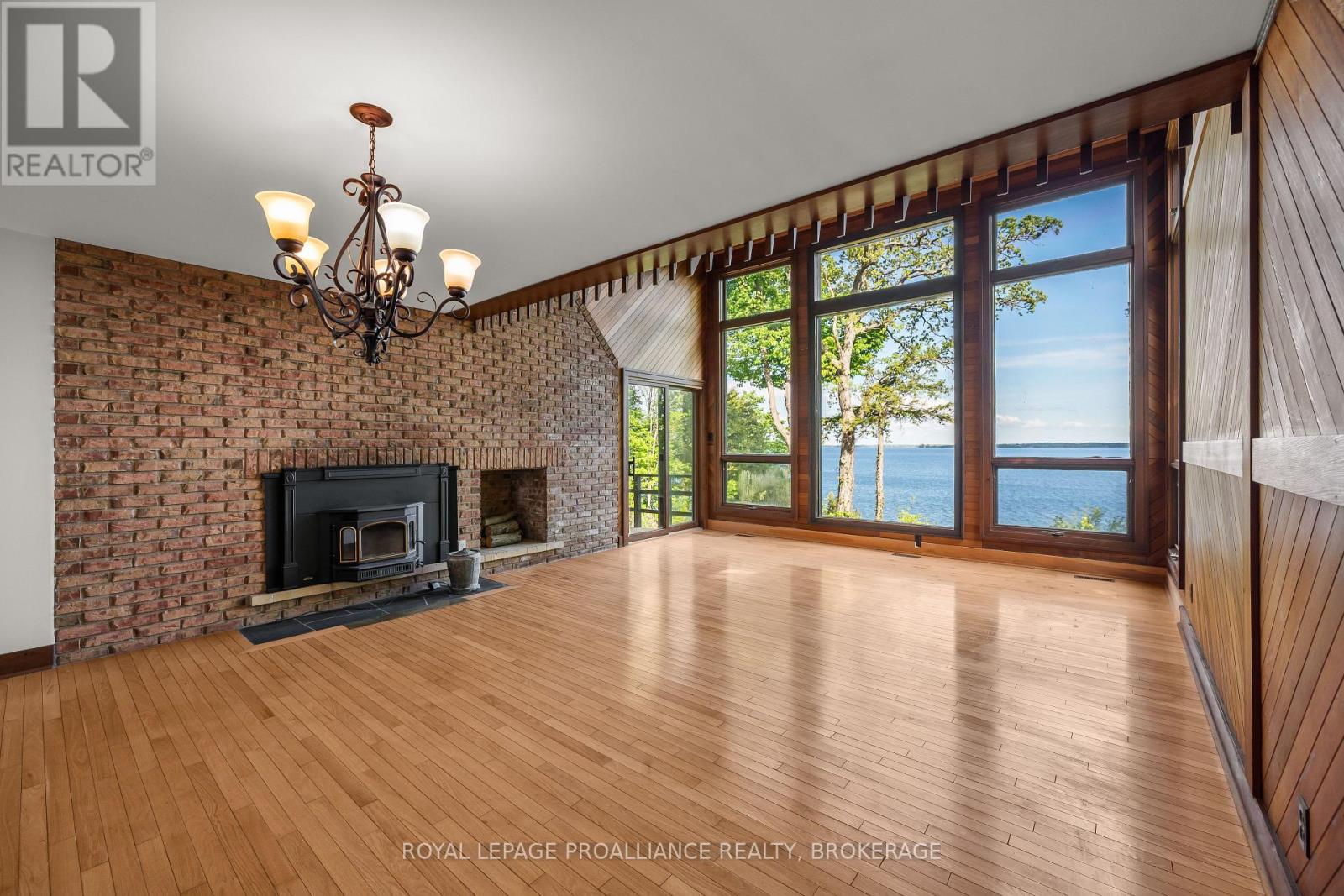 20 RIVERSIDE DRIVE - 13