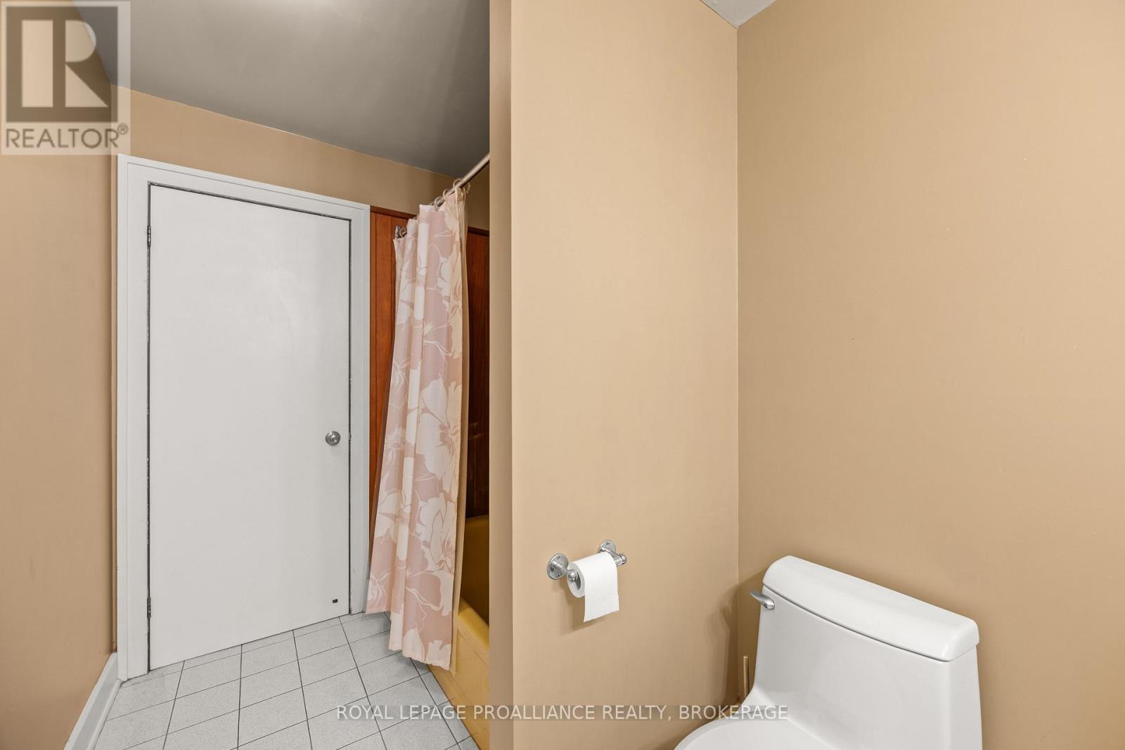 20 RIVERSIDE DRIVE - 26