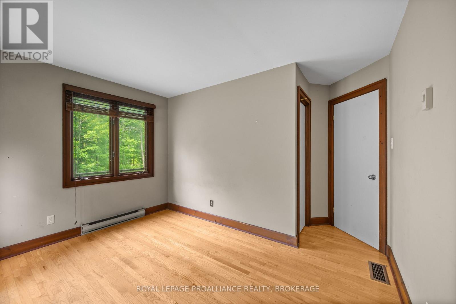 20 RIVERSIDE DRIVE - 28
