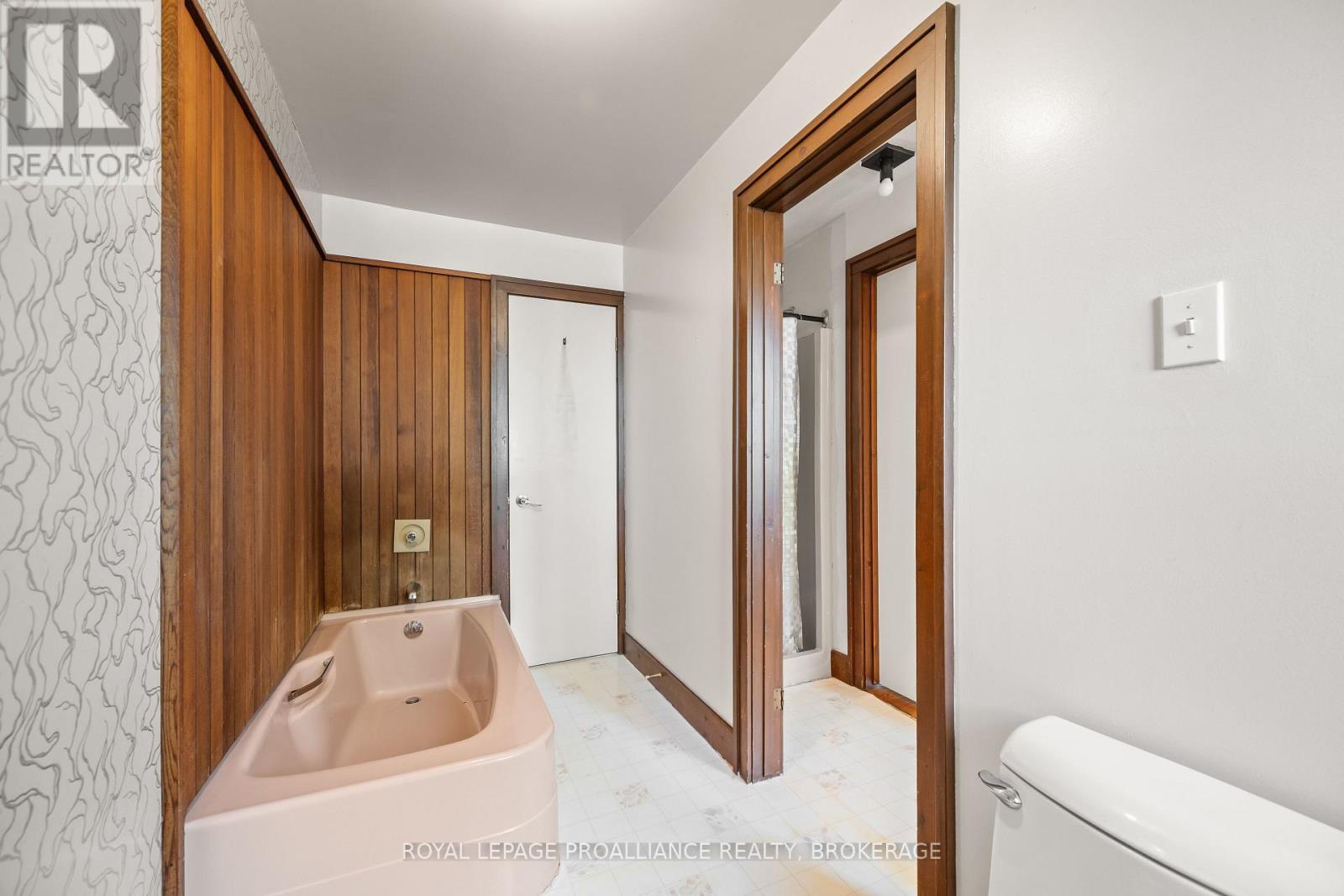 20 RIVERSIDE DRIVE - 36