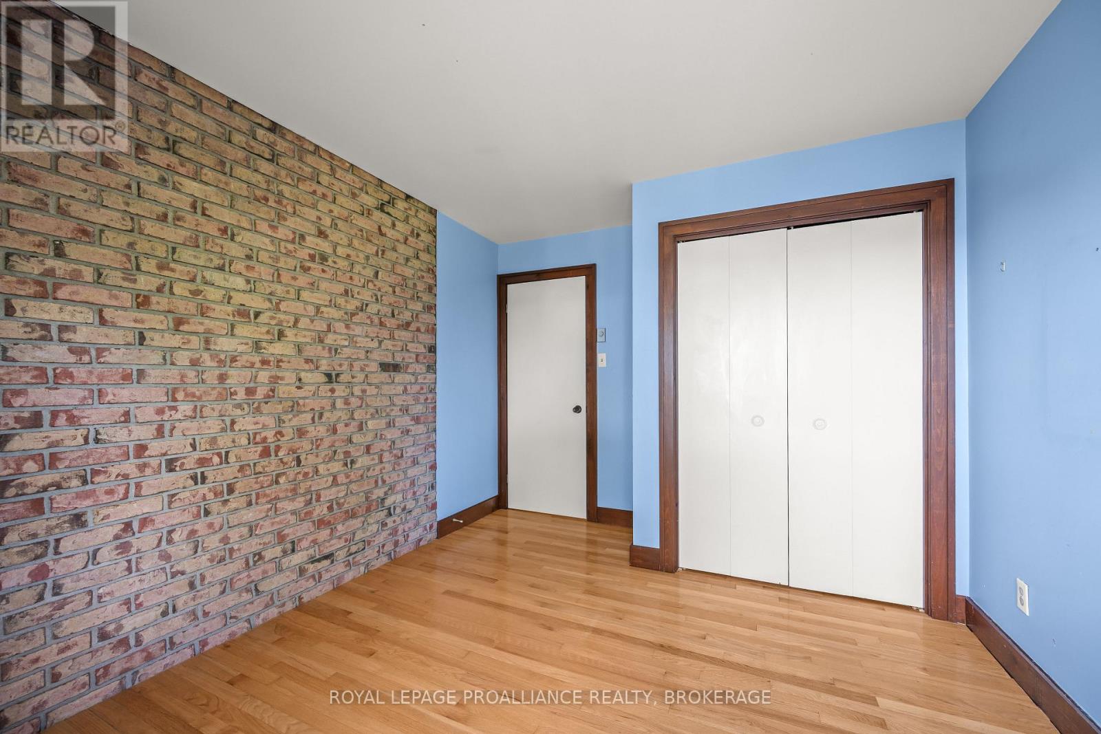 20 RIVERSIDE DRIVE - 33