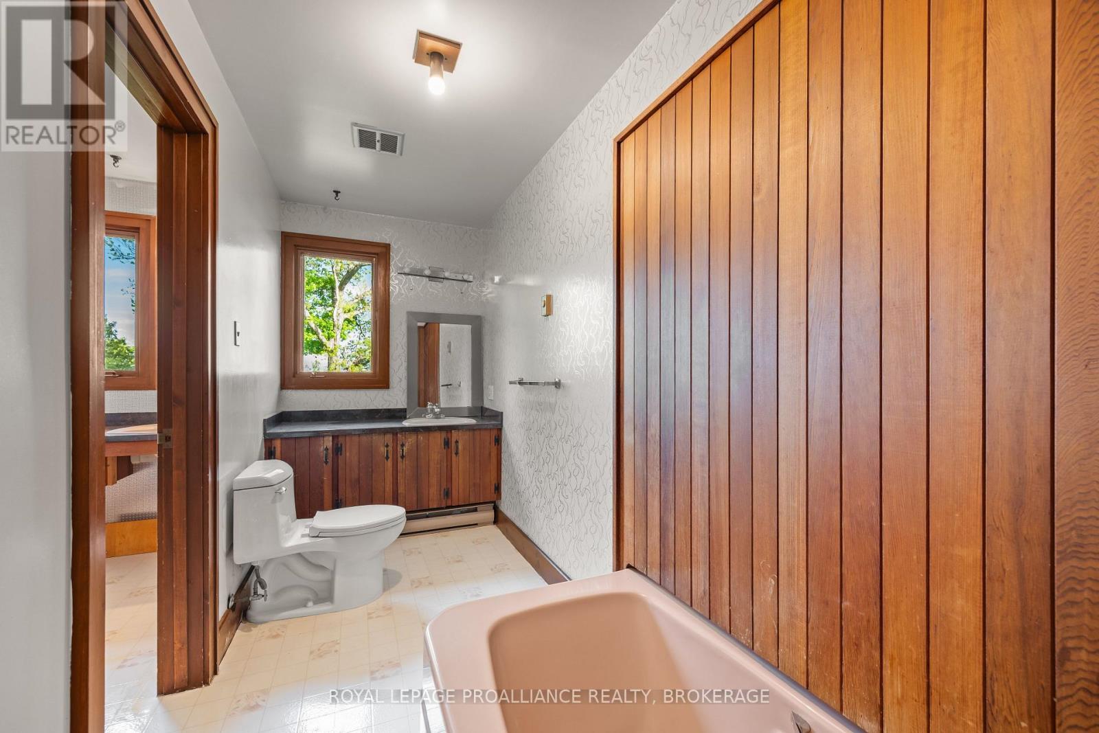 20 RIVERSIDE DRIVE - 35