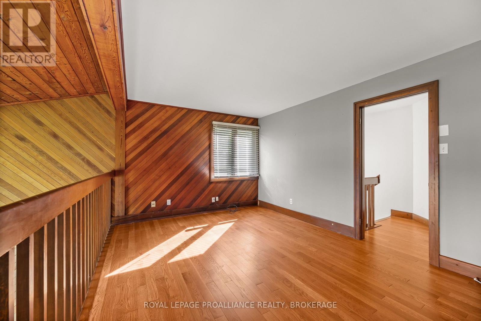 20 RIVERSIDE DRIVE - 31