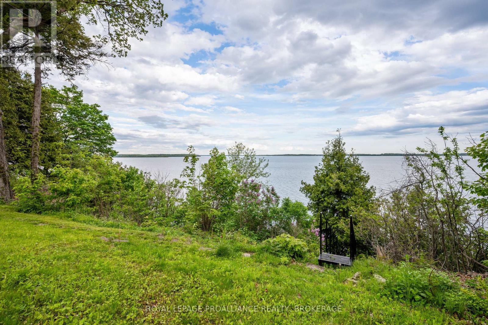 20 RIVERSIDE DRIVE - 44