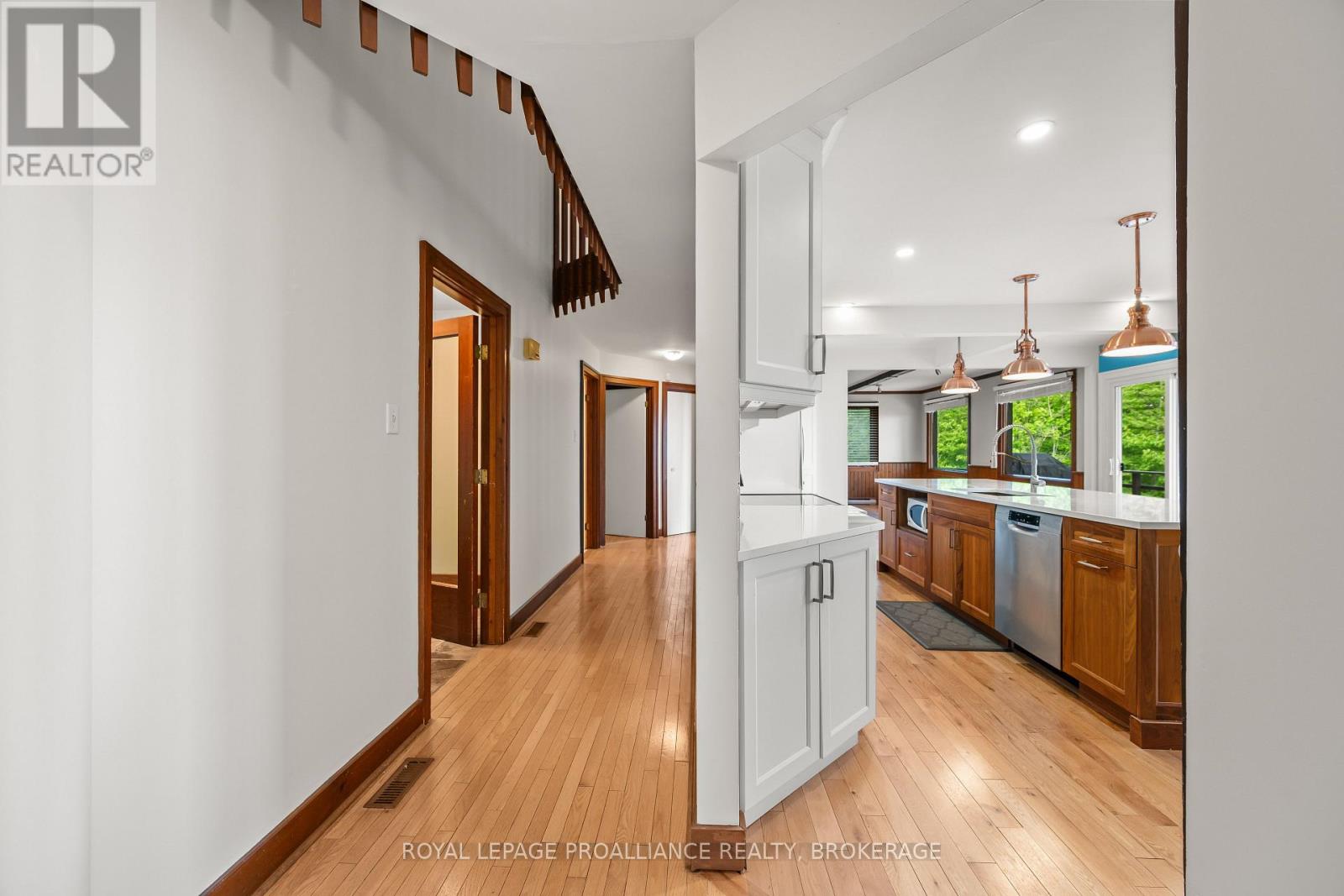 20 RIVERSIDE DRIVE - 9