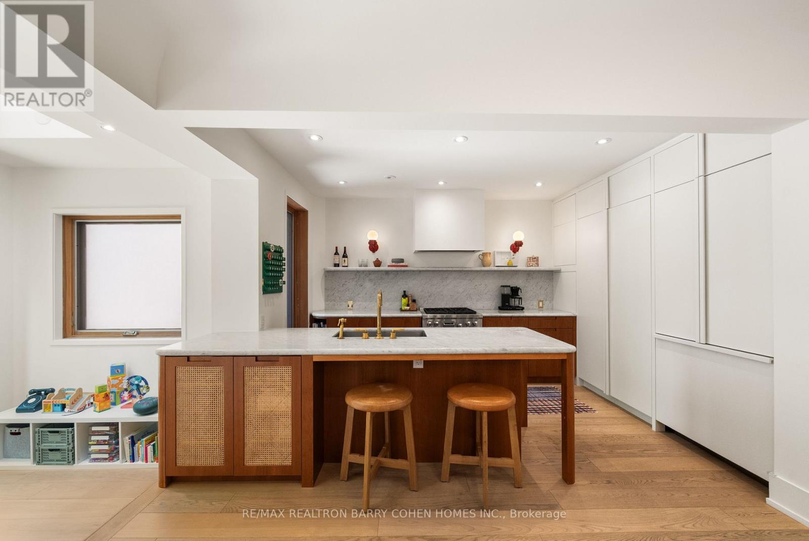 36 WOODLAWN AVENUE W - 21