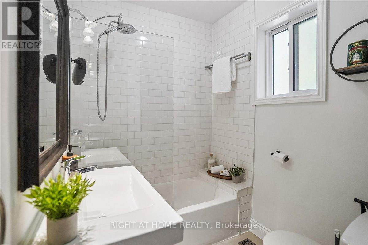 809 ROWENA STREET - 13
