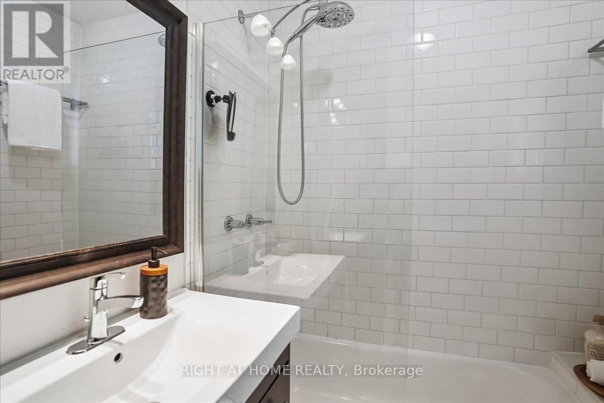 809 ROWENA STREET - 15