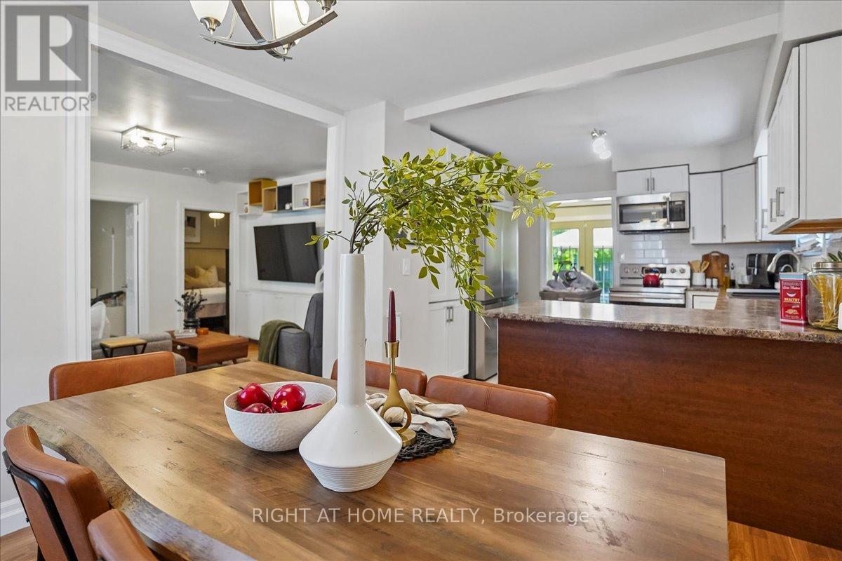 809 ROWENA STREET - 18