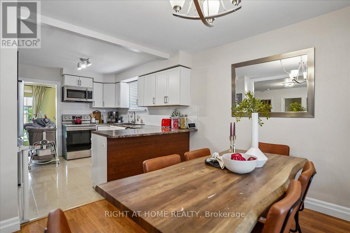 809 ROWENA STREET - 19