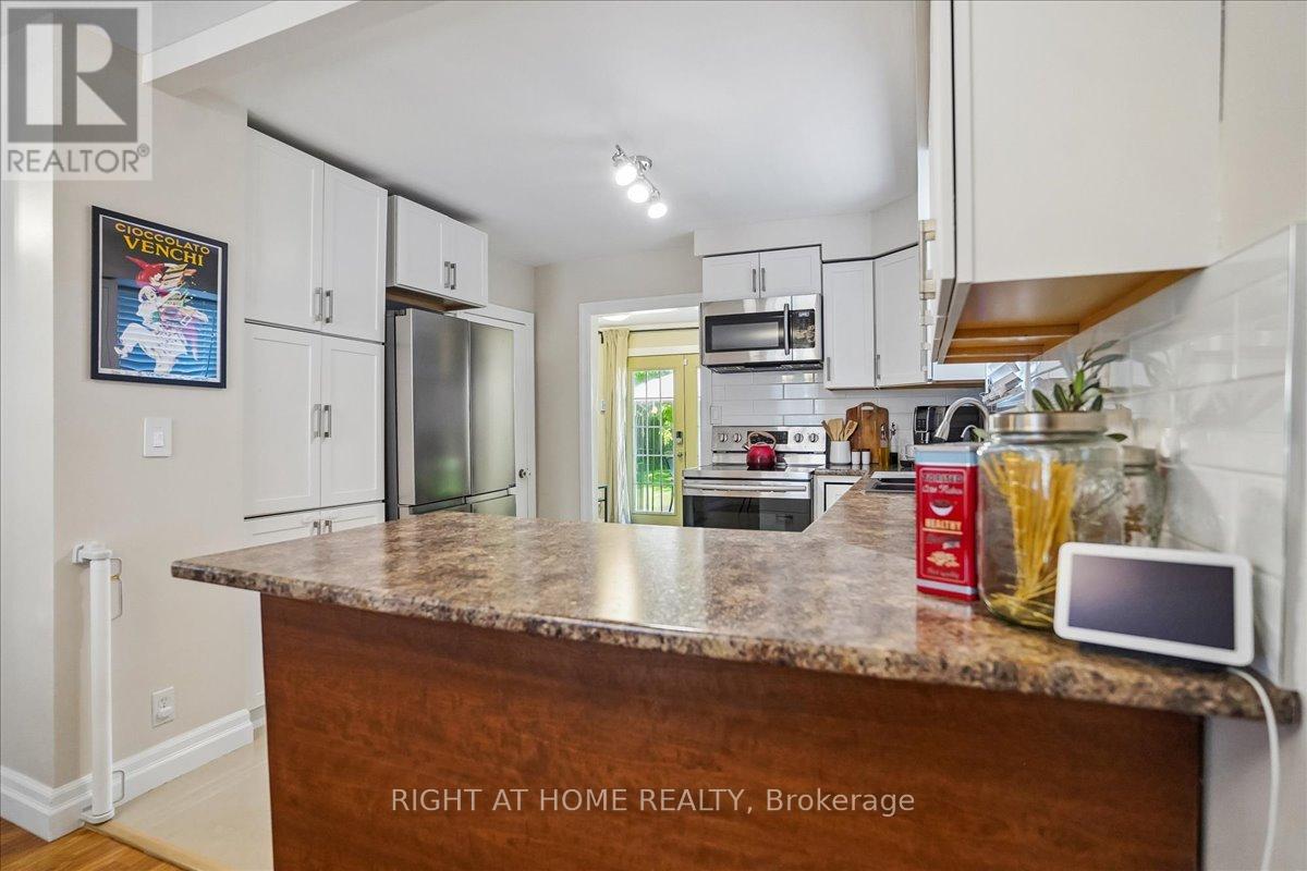 809 ROWENA STREET - 22