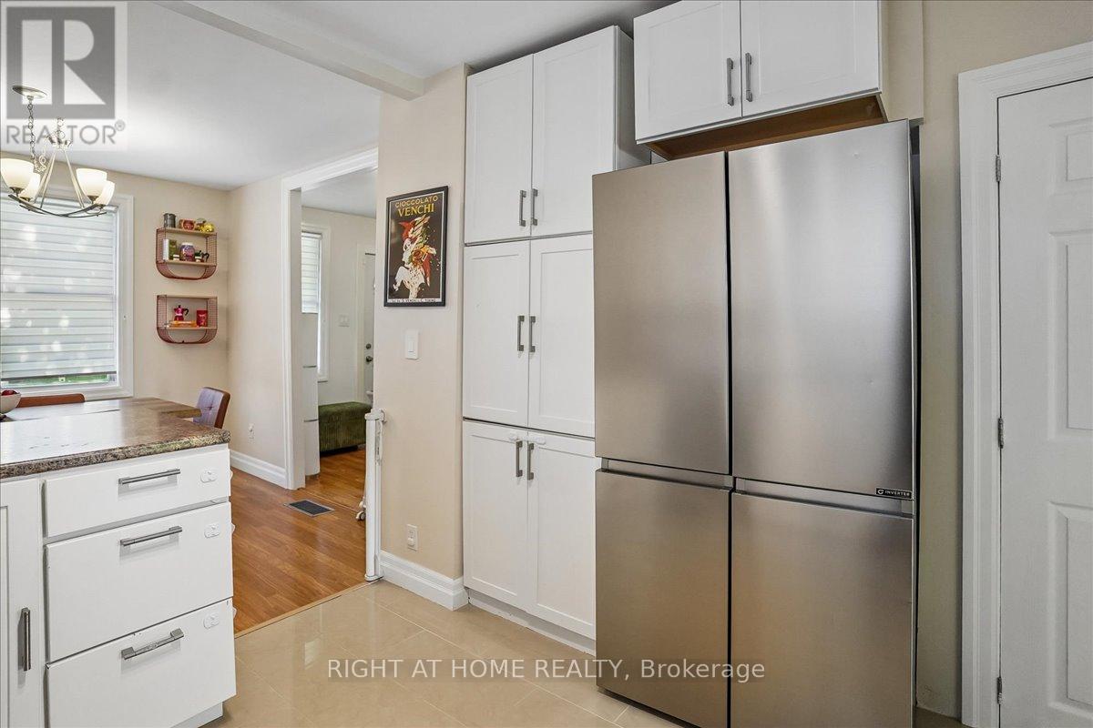 809 ROWENA STREET - 24
