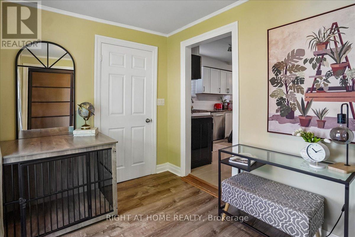 809 ROWENA STREET - 27