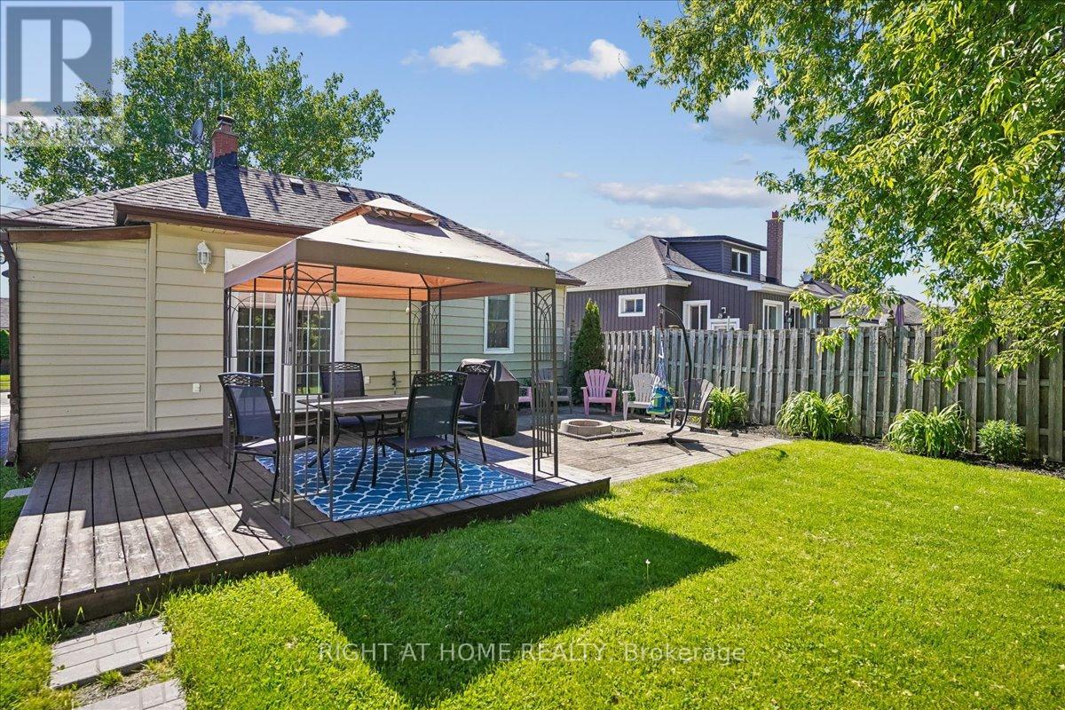 809 ROWENA STREET - 28