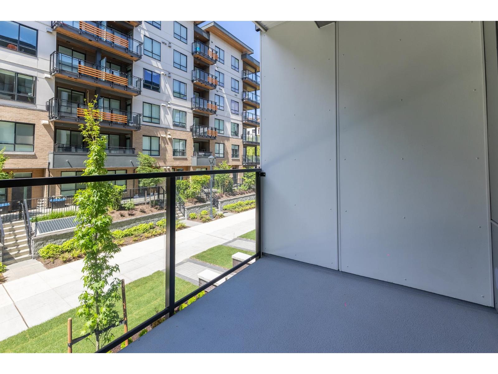 211 13455 94A AVENUE, Surrey