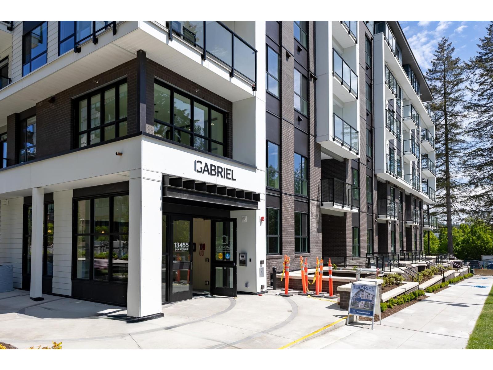 211 13455 94A AVENUE, Surrey