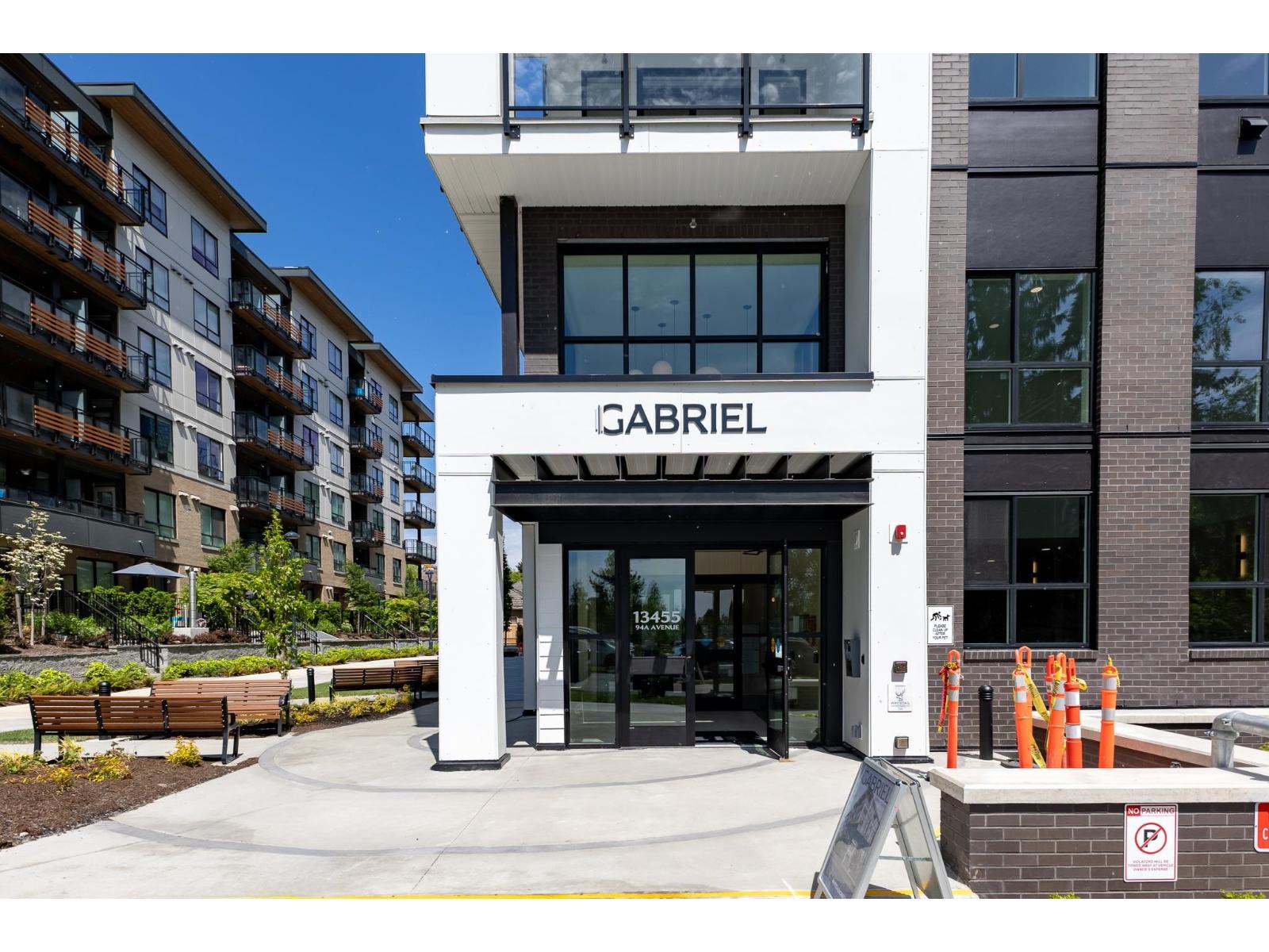 211 13455 94A AVENUE, Surrey