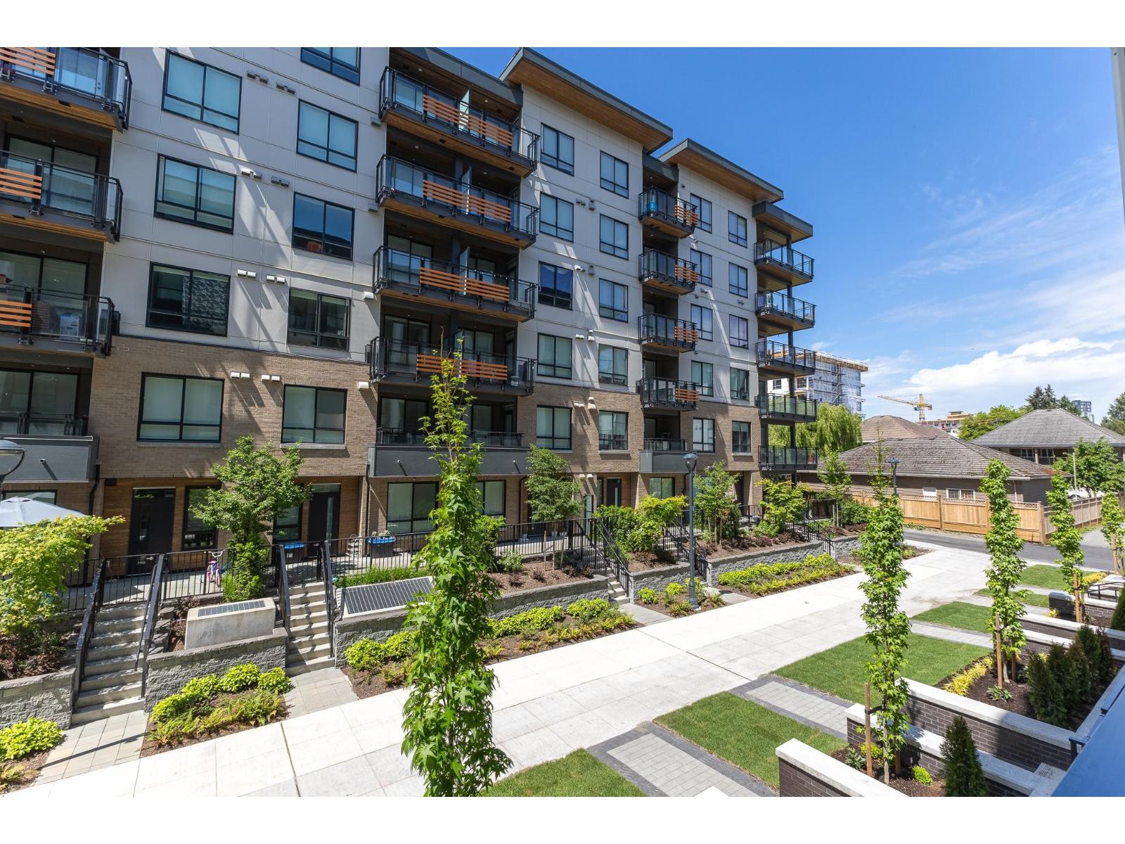 211 13455 94A AVENUE, Surrey