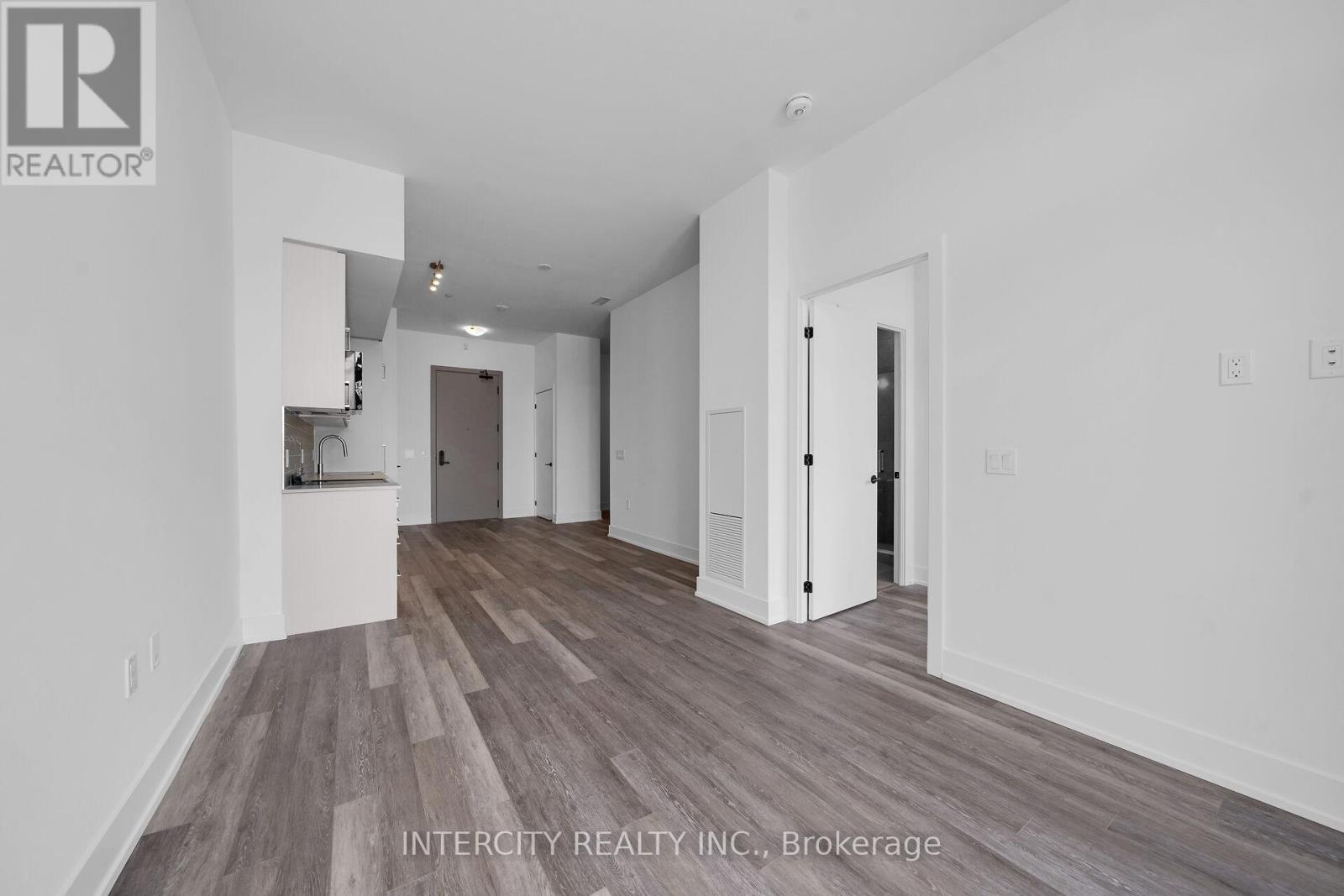 #128 2075 KING ROAD - 20