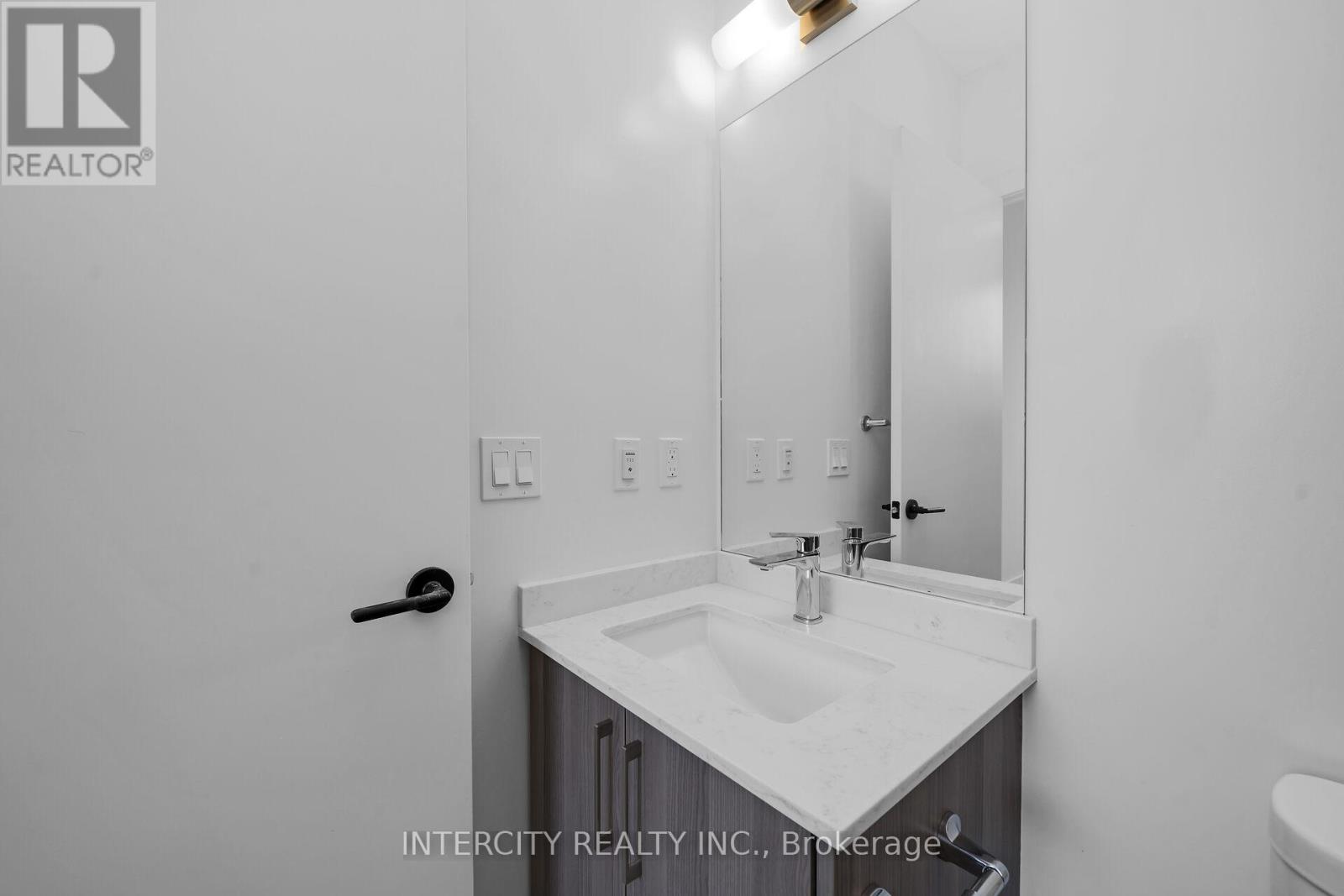 #128 2075 KING ROAD - 24