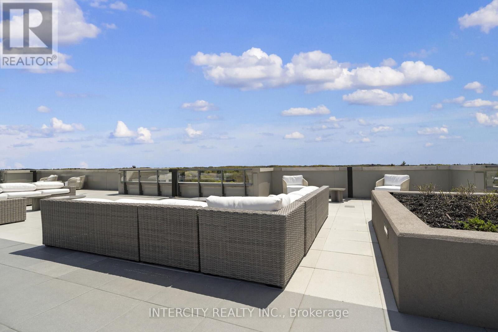 #128 2075 KING ROAD - 43