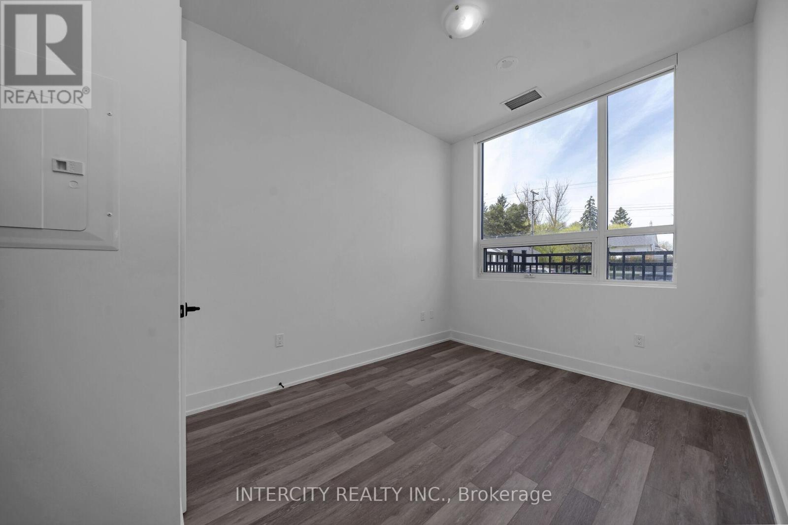 #128 2075 KING ROAD - 21