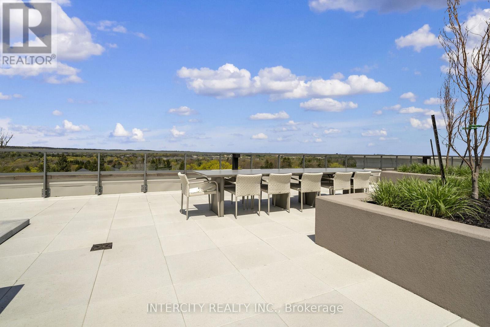 #128 2075 KING ROAD - 46